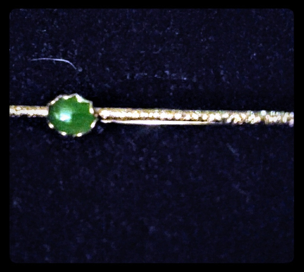 9k Gold & Jadeite Pin